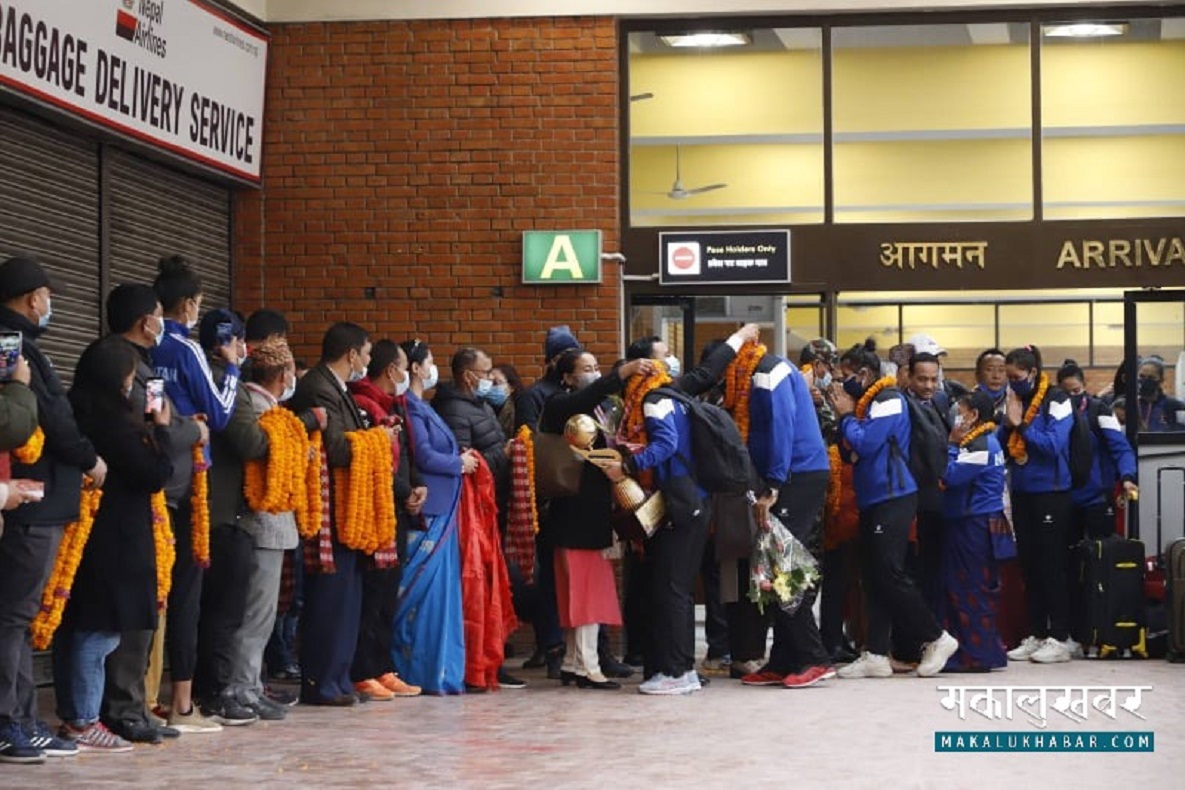 Grand welcome to national volleyball team [Photos]