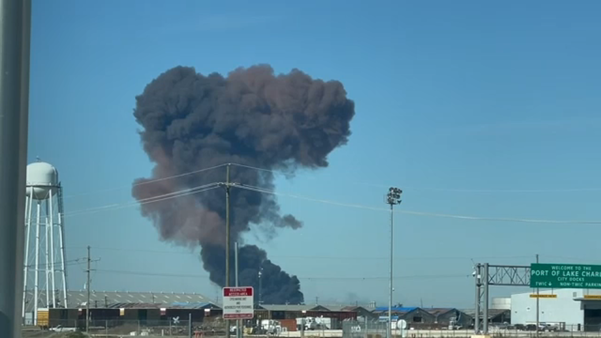 6 injured following chemical plant explosion in U.S. Louisiana