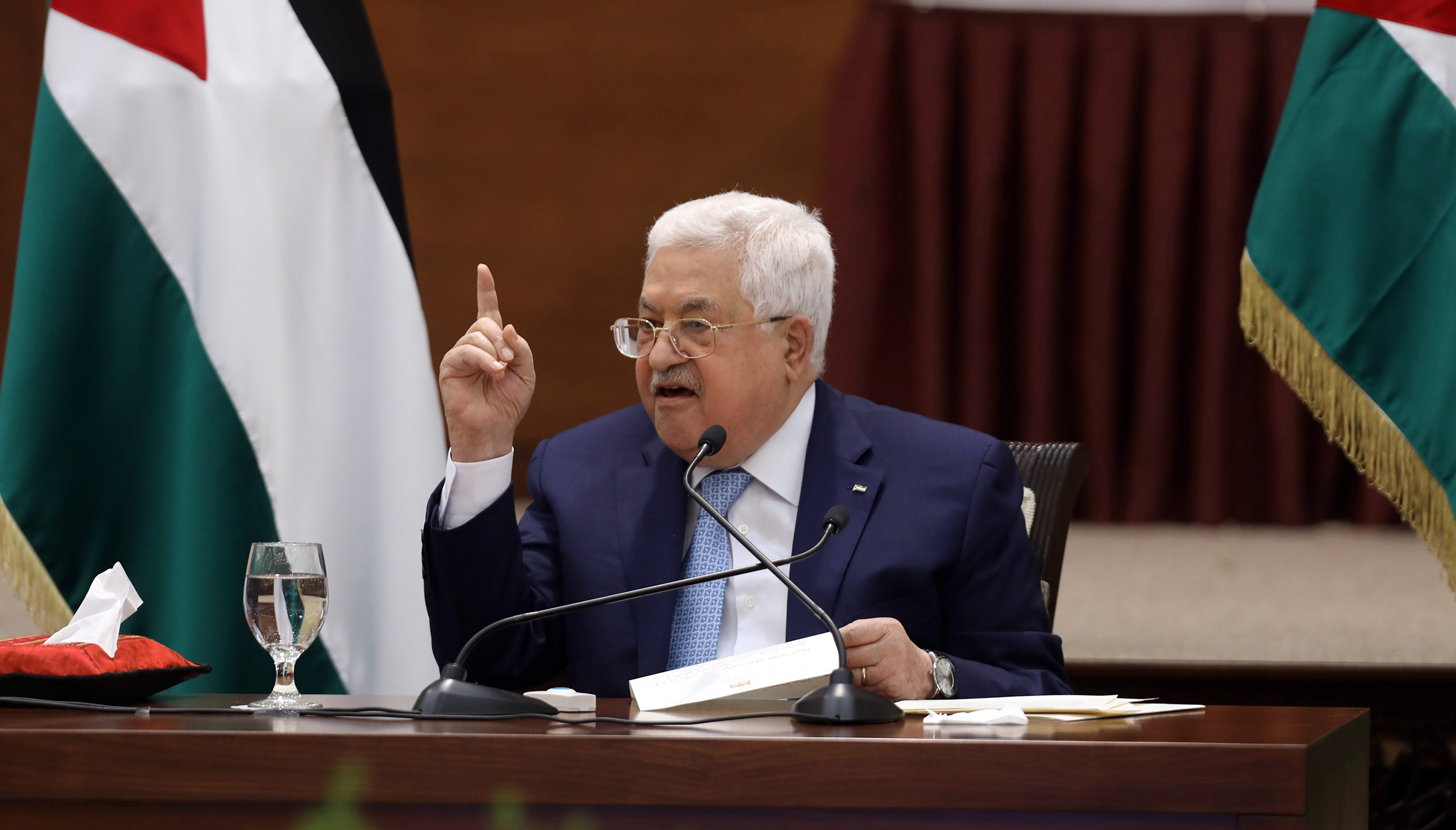 Palestinian president unanimously gains Fatah’s confidence as PLO chairman