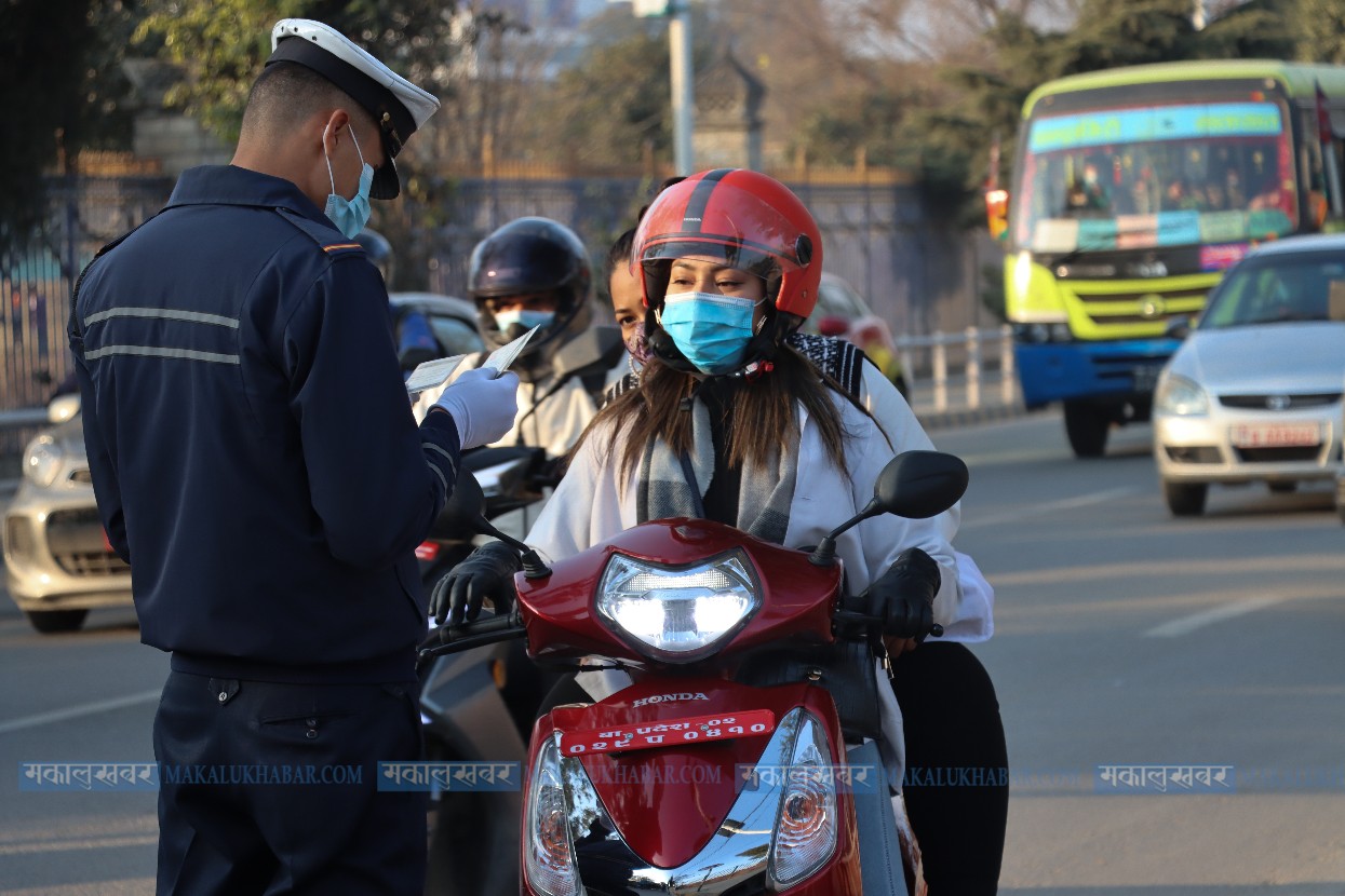 Passengers tormented by ‘odd-even’ system [Photos]