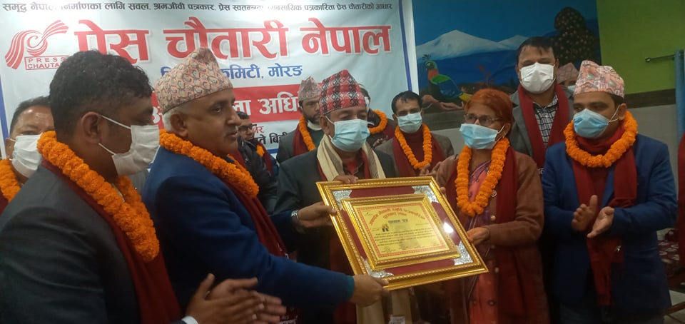 Bhattarai bags Janardhan Mainali Journalism Award