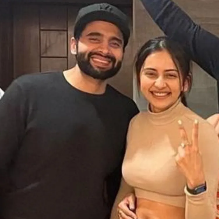 Rakul Preet posts pic in ‘pretty pose’, BF Jackky Bhagnani goes ‘oh my my’