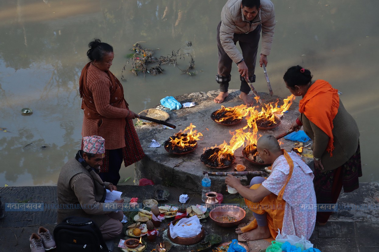 Sraddha crowd in Uttar Gaya [Photos]