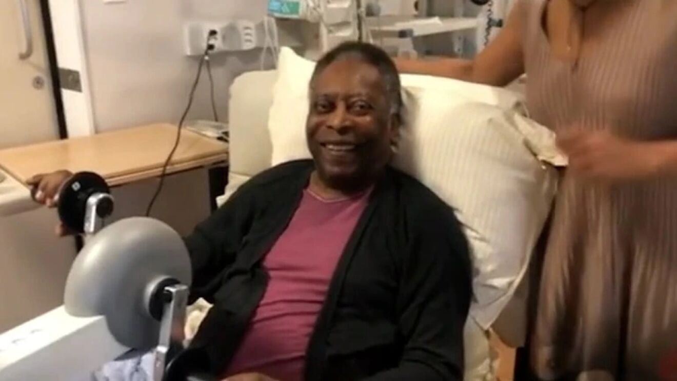 Pele to remain in hospital with infection