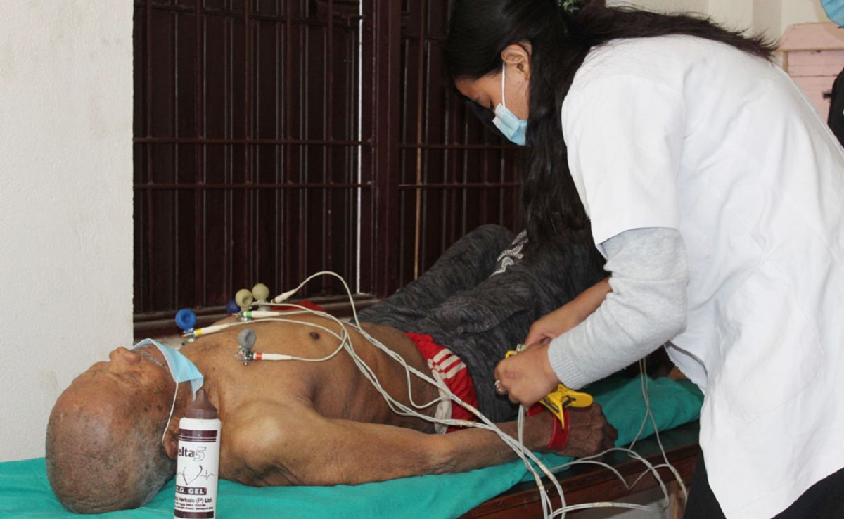 900 treatments at KMC’s health camp [Photos]