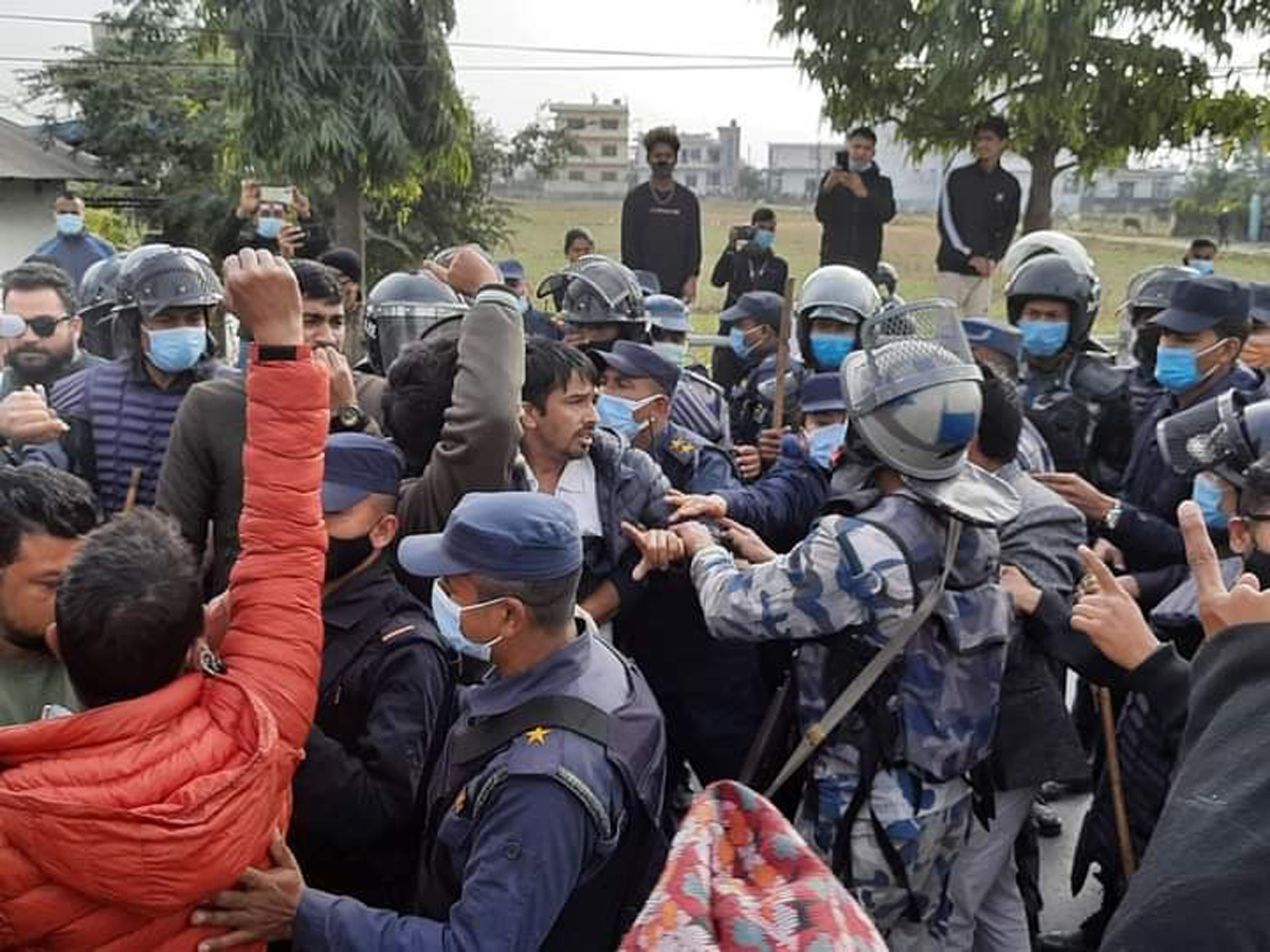 Against the split of the ministry, black flag displayed to Chief Minister