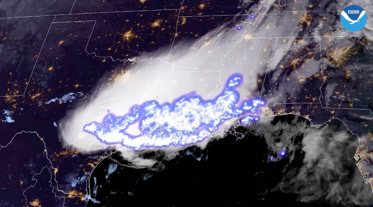 Longest lightning bolt record: 477 miles over 3 US states