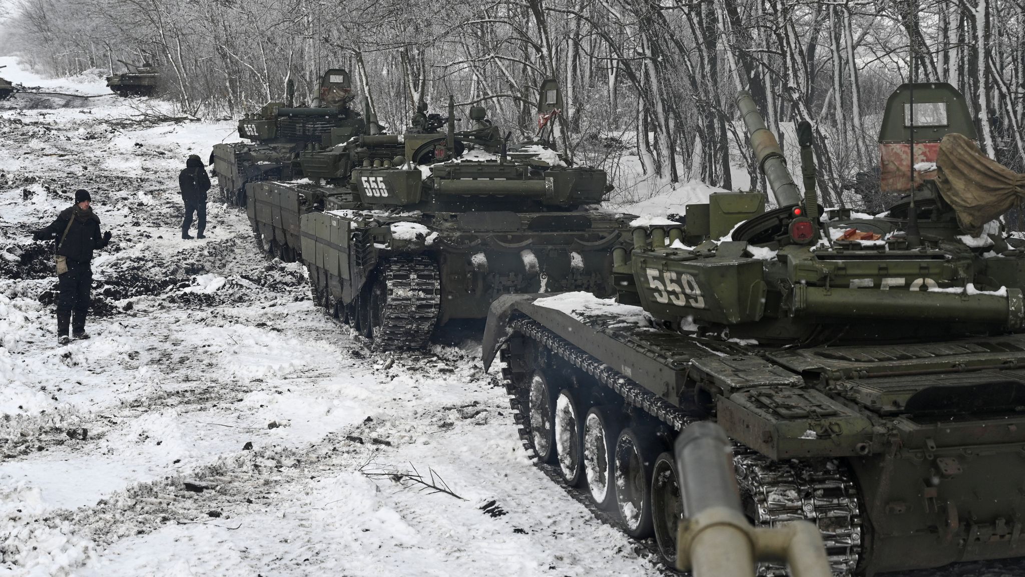 Ukraine mobilizes 100,000 troops amid conflict with Russia