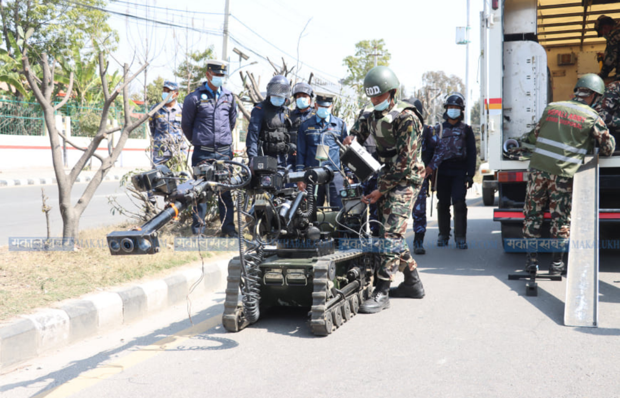 Suspicious objects found in front of Parliament House defused (with photos)