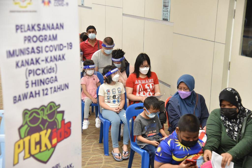 Malaysia kicks off vaccination drive for children aged 5-11