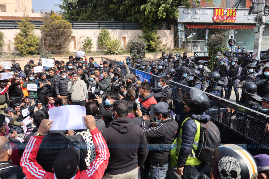 Clashes between protesters and policemen against MCC