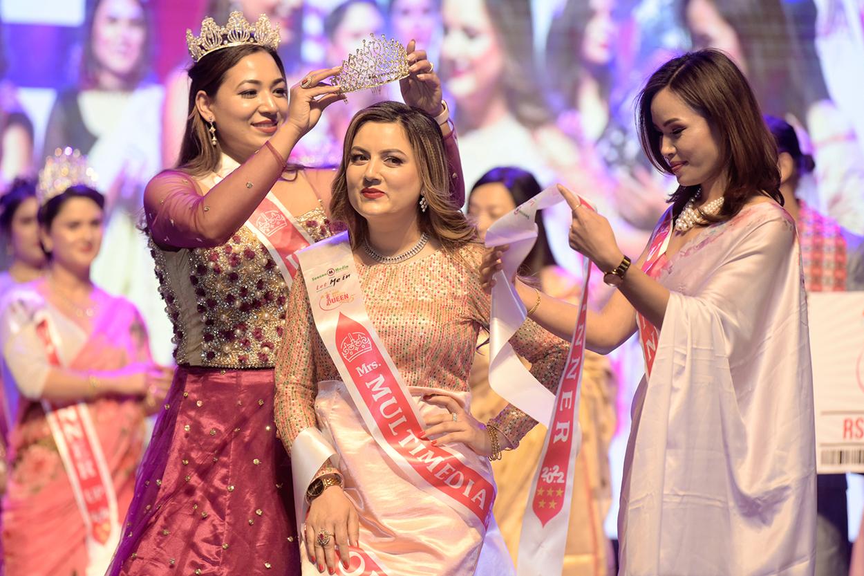 Manju wins Mrs. Beauty Queen title