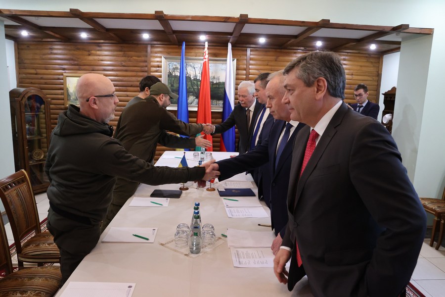 Russia, Ukraine end second round of talks, agree to organize humanitarian corridors