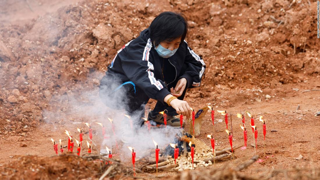 Victims of China plane crash mourned