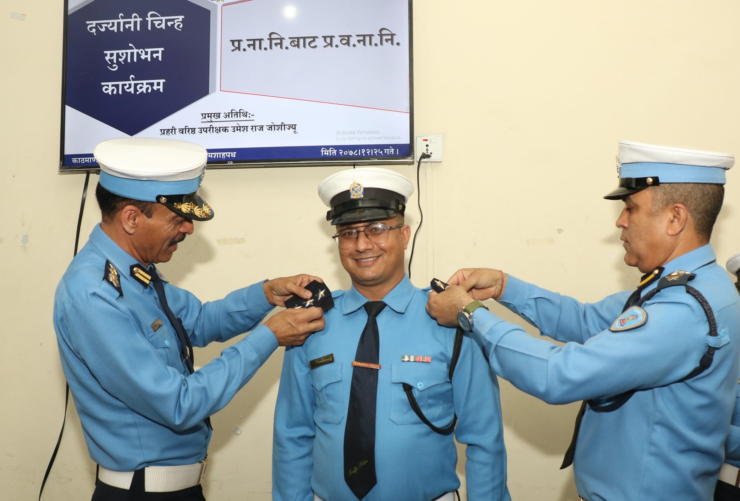 28 traffic officers were given rank marks