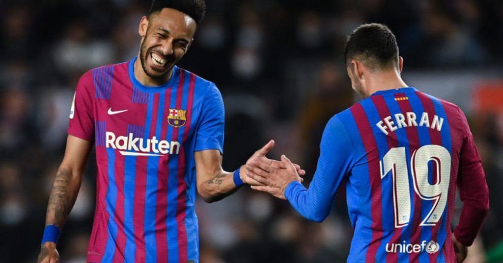 Barcelona trails top-ranked Real Madrid by 15 points