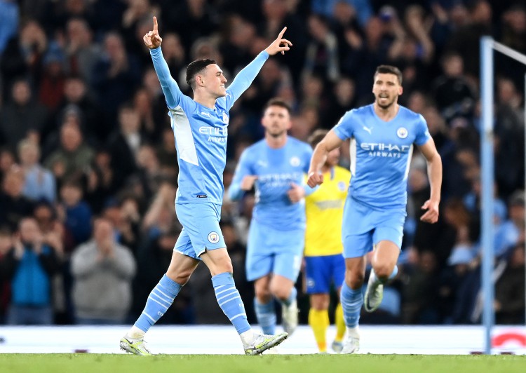 Manchester City returned to the top