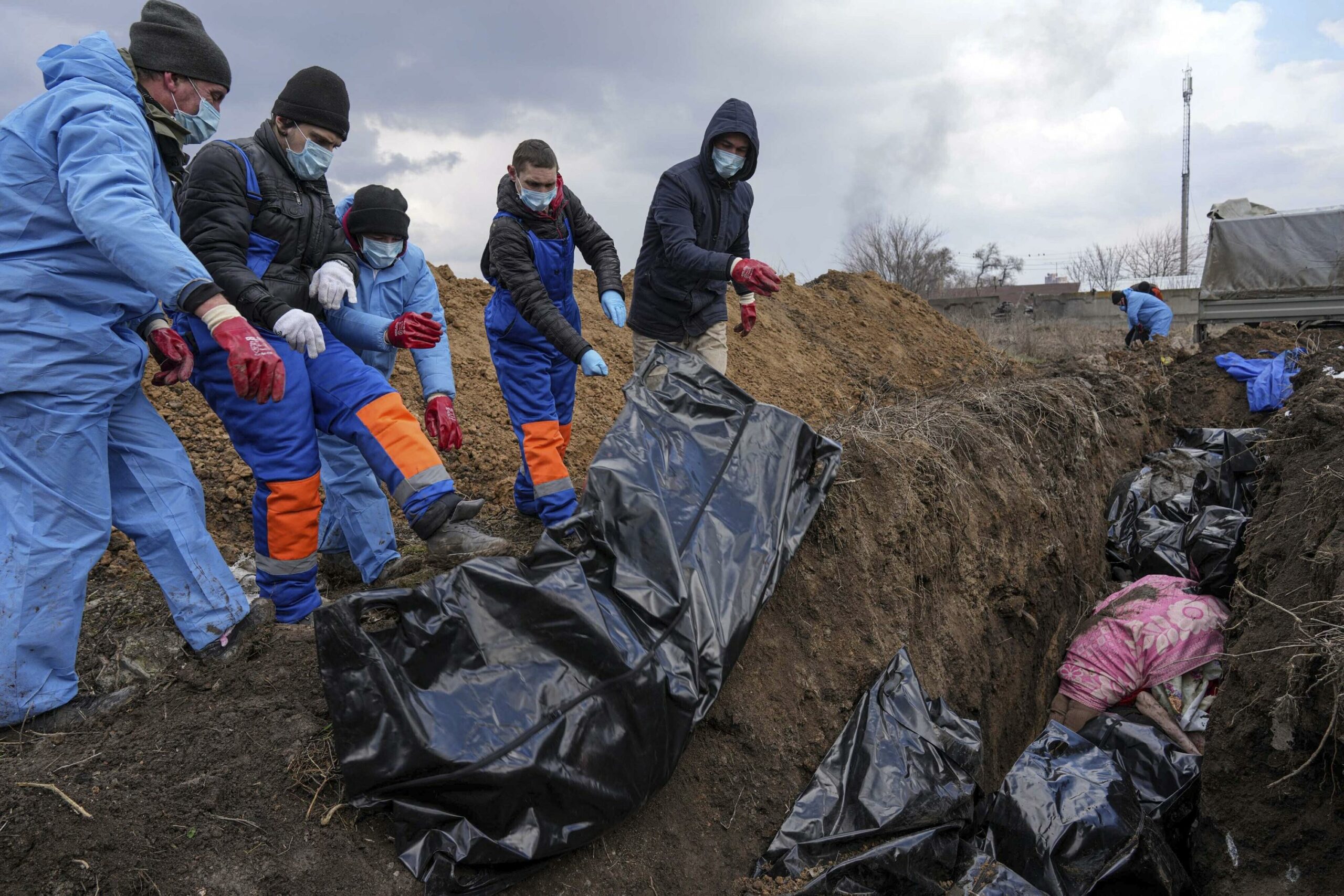 Hundreds buried in mass grave in Bucha, near Kyiv: Mayor