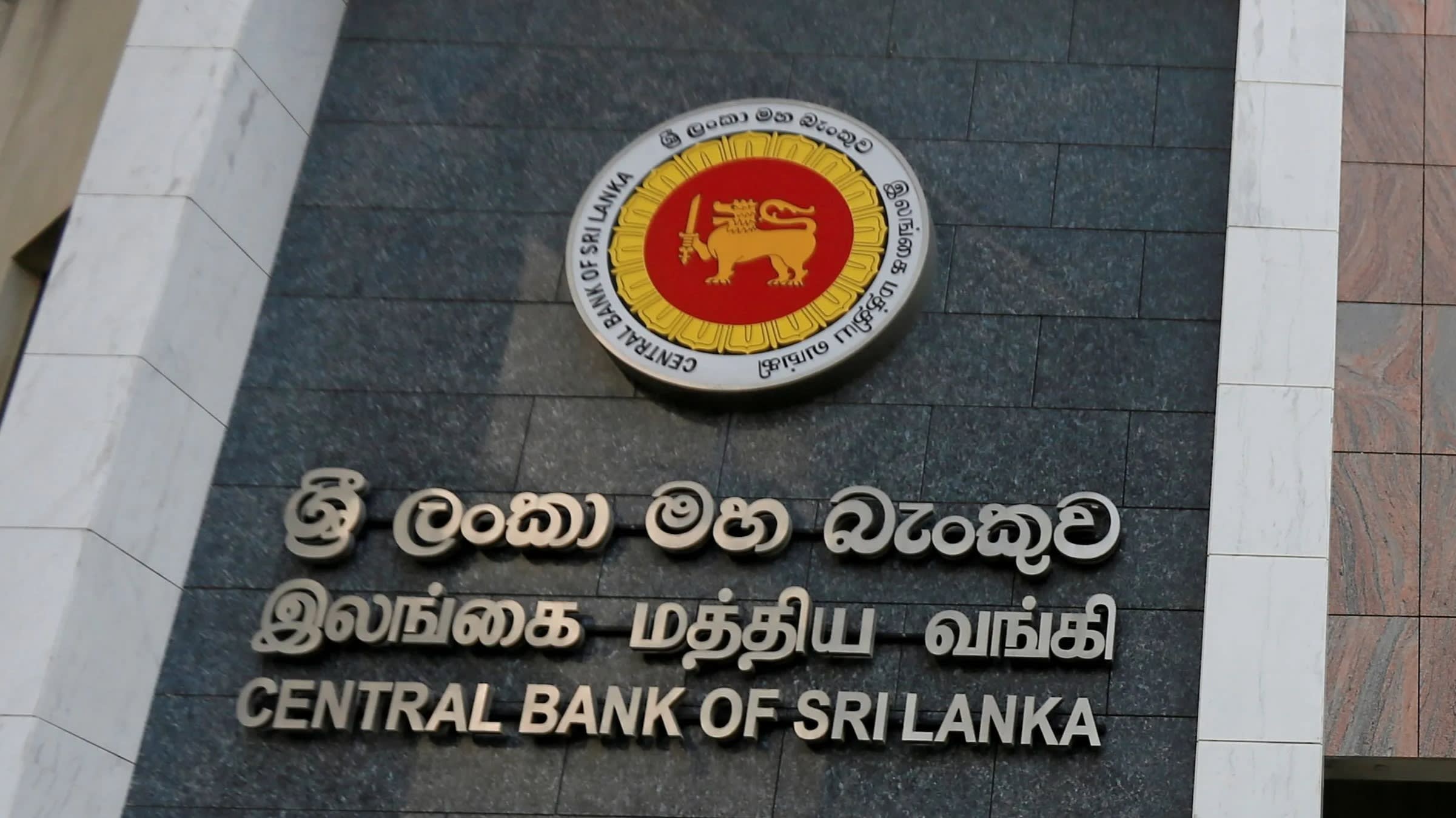 Sri Lanka temporarily suspends foreign debt payments