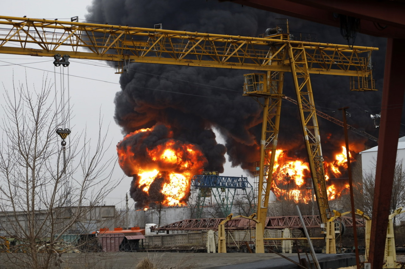 Ukraine air strike on fuel depot in Russia: local governor