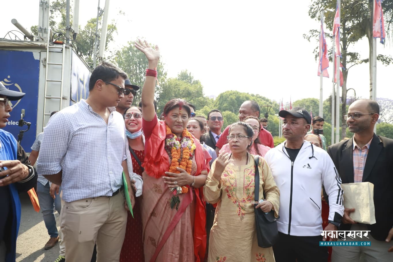 Kathmandu Metropolitan Chief Candidate Sirjana Singh unveiling the resolution