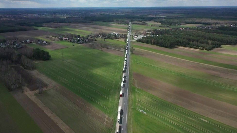 Ukraine war: Trucks stuck at Poland-Belarus border as EU sanctions deadline passes