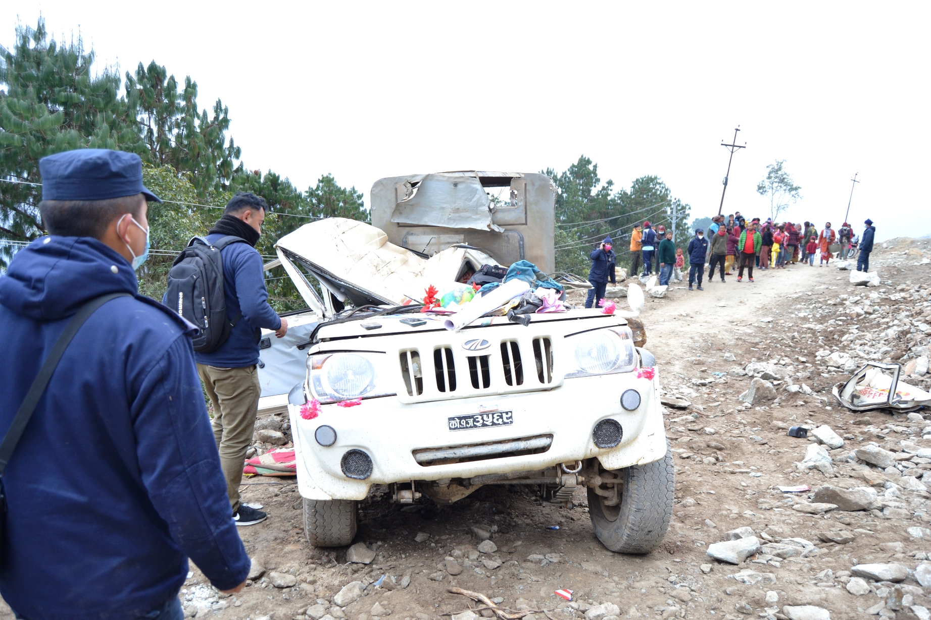 Jeep driver killed when a rock fell from a cliff