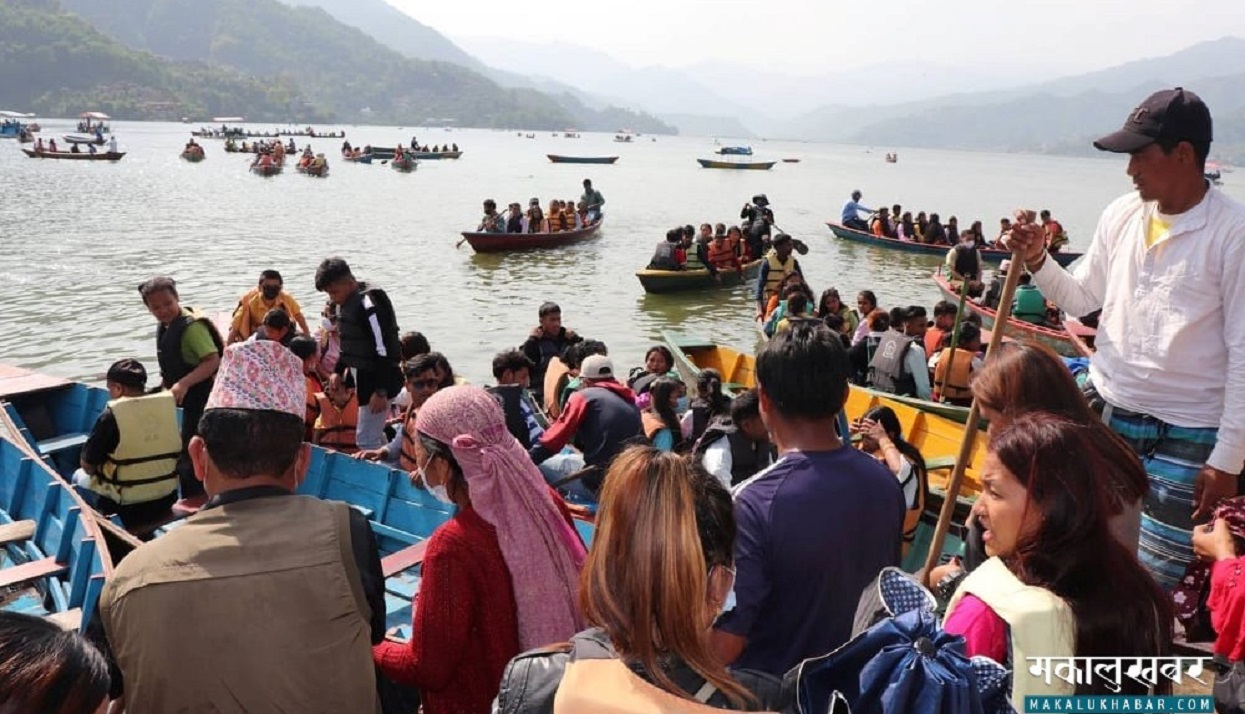 Large crowd seen taking boat rides in Phewa Tal [Photos]