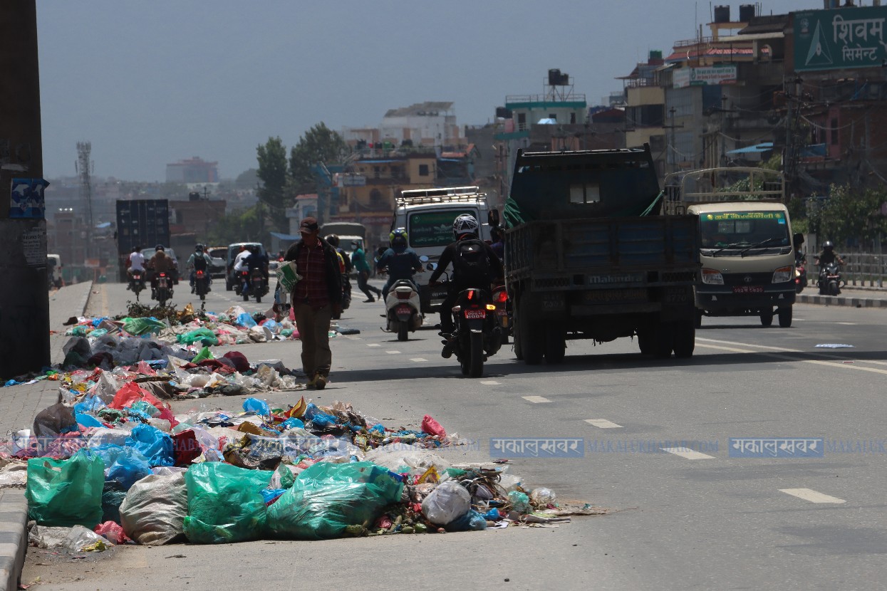 In Pictures: Garbage piled up once more in capital