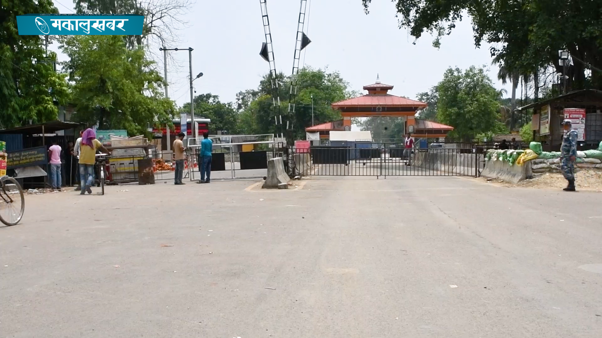 Border deserted, closed for 72 hours