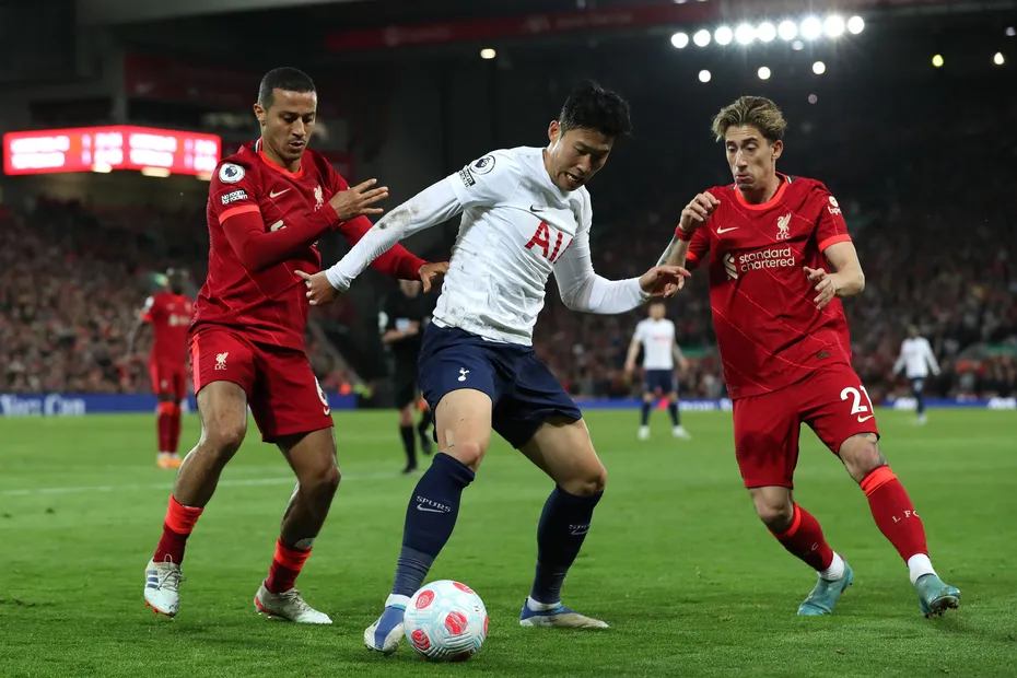 Liverpool & Tottenham’s draw does a favor to Man City and Arsenal as Watford relegated