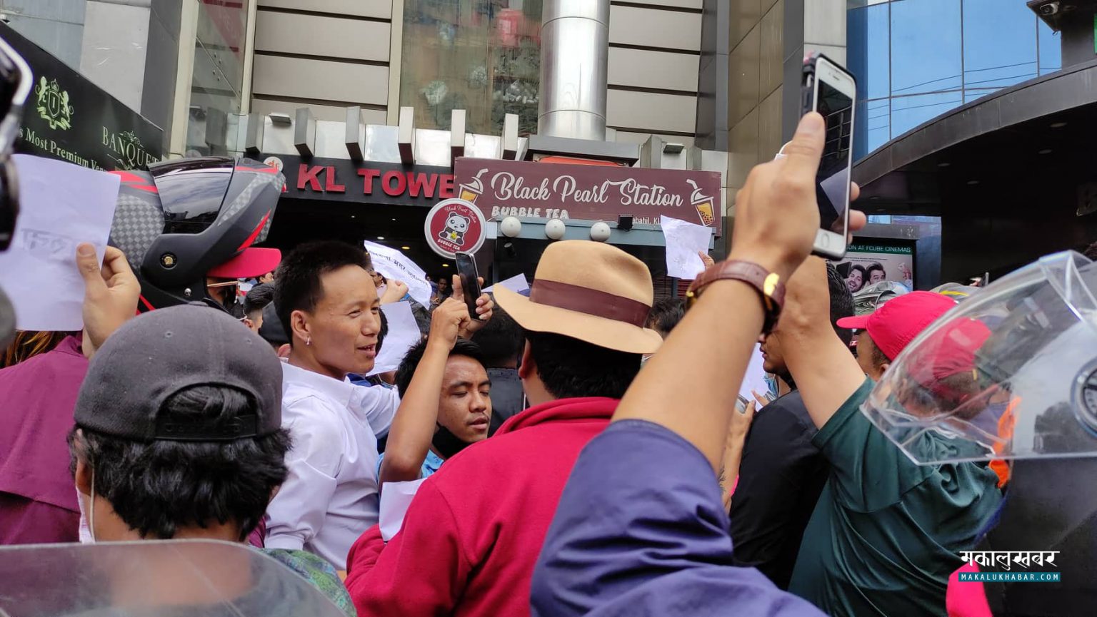 Slogan against actress Miruna Magar at KL Tower, demand for apology (video/photos)