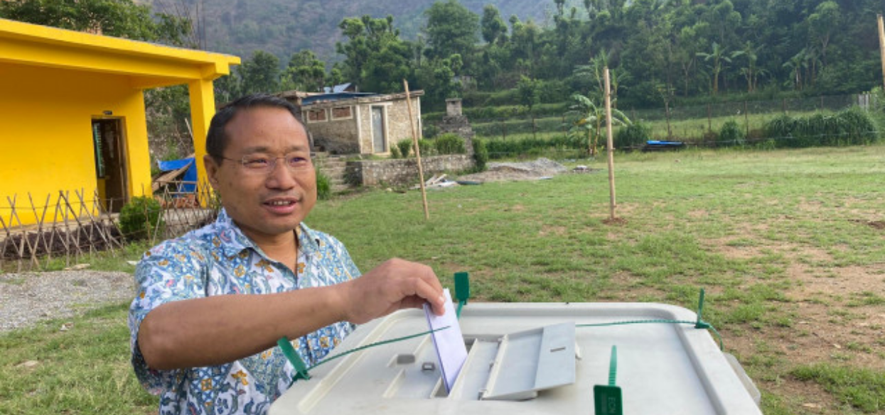 Maoist leader Barshaman & former Speaker Onsari cast their vote in Rolpa