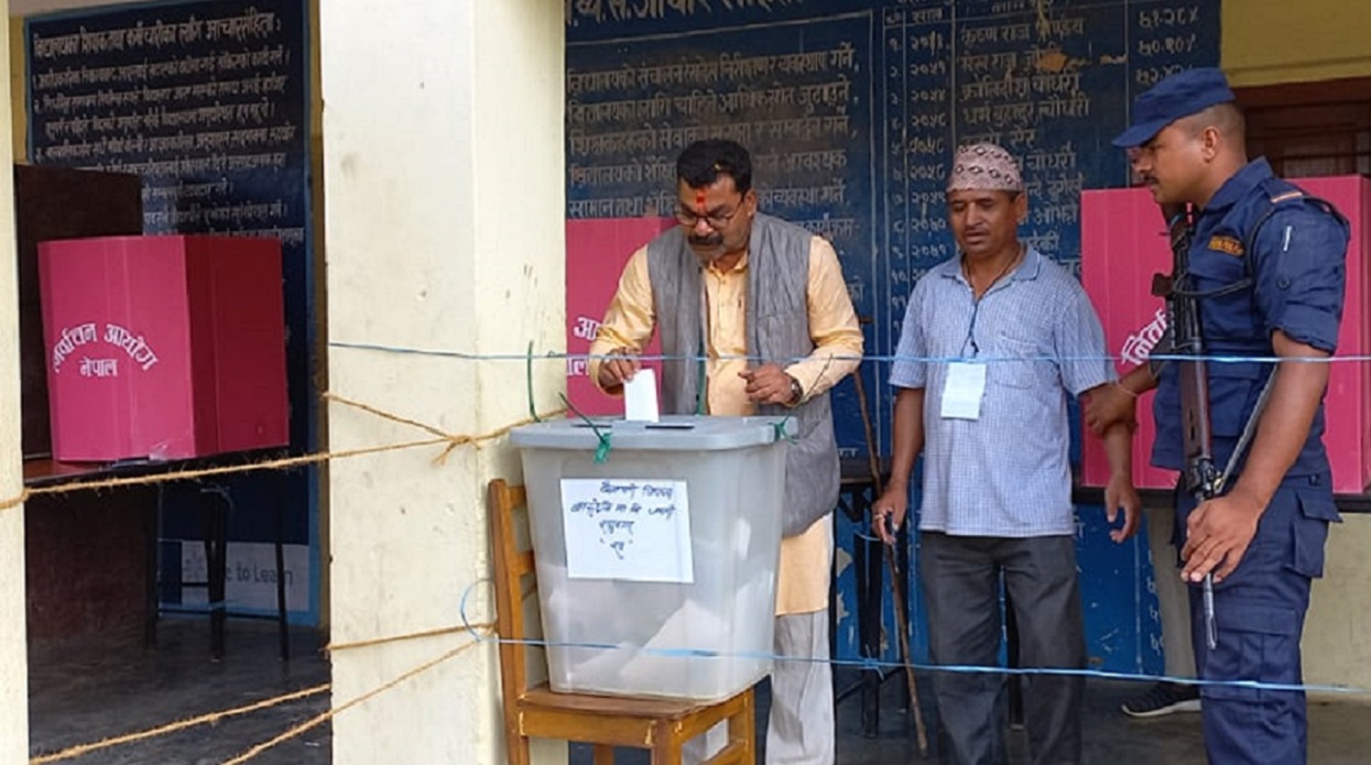 Oad, mayoral candidate of Dhangadhi Sub-Metropolitan constituency, cast his vote