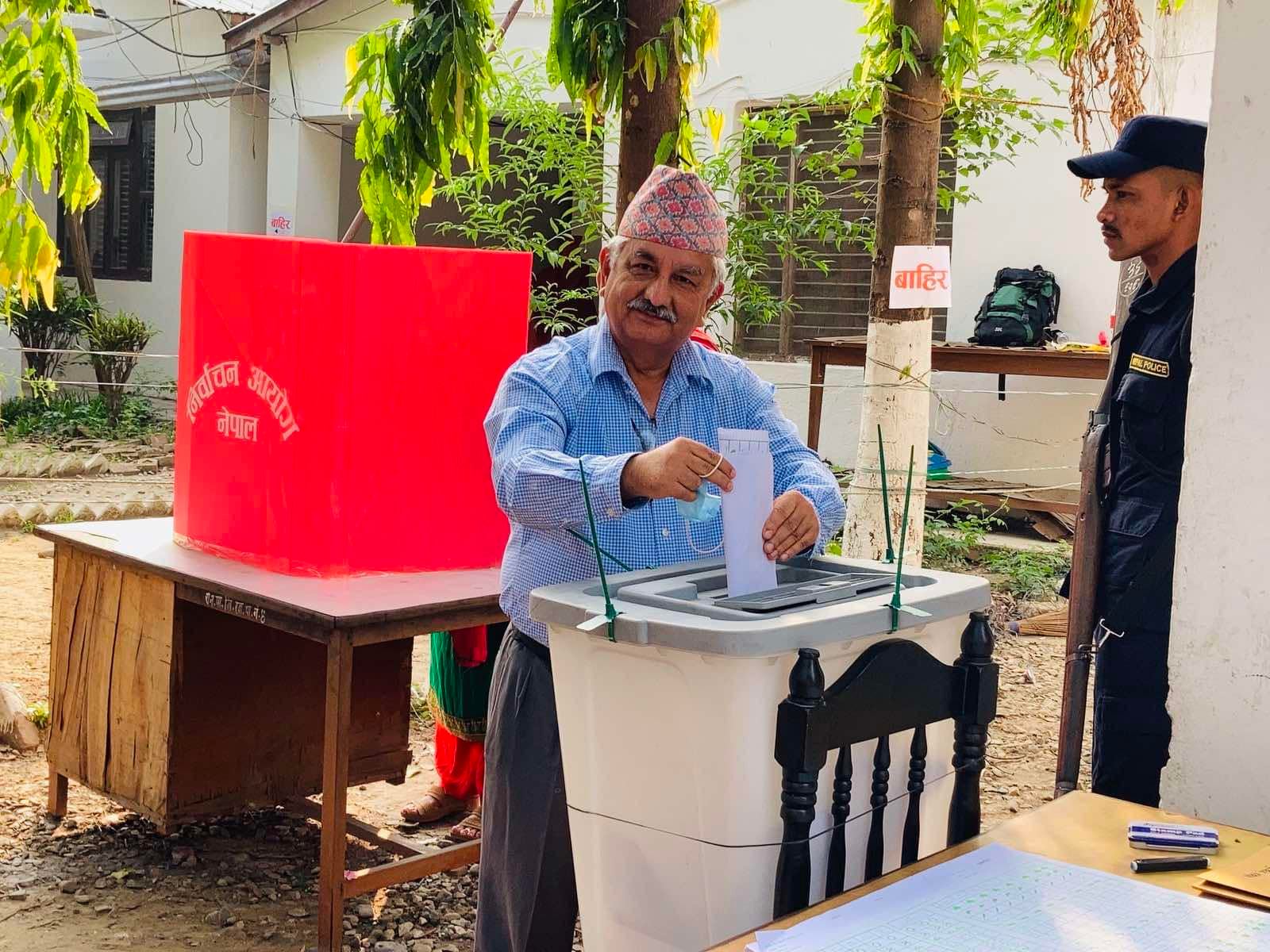 UML Vice Chairperson Surendra Pandey cast his vote