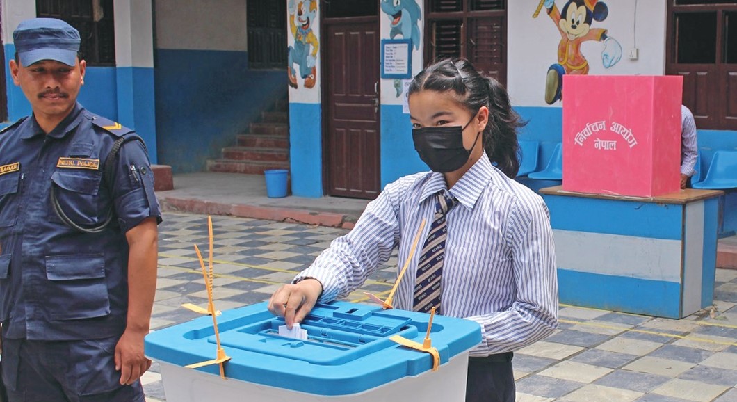 Women entrusted with all responsibility for managing a voting centre