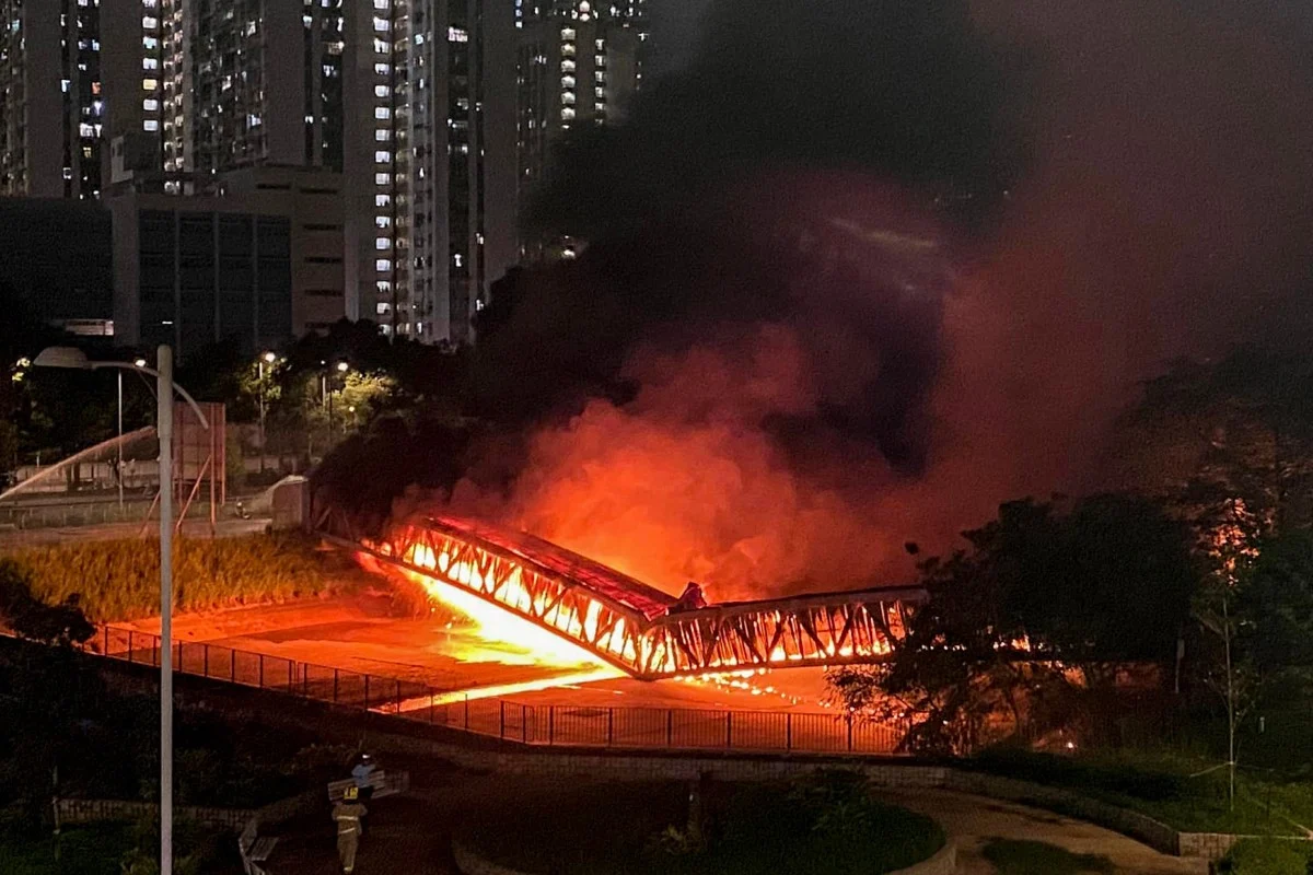 Fire in north Hong Kong triggers blackout, 160,000 homes without power