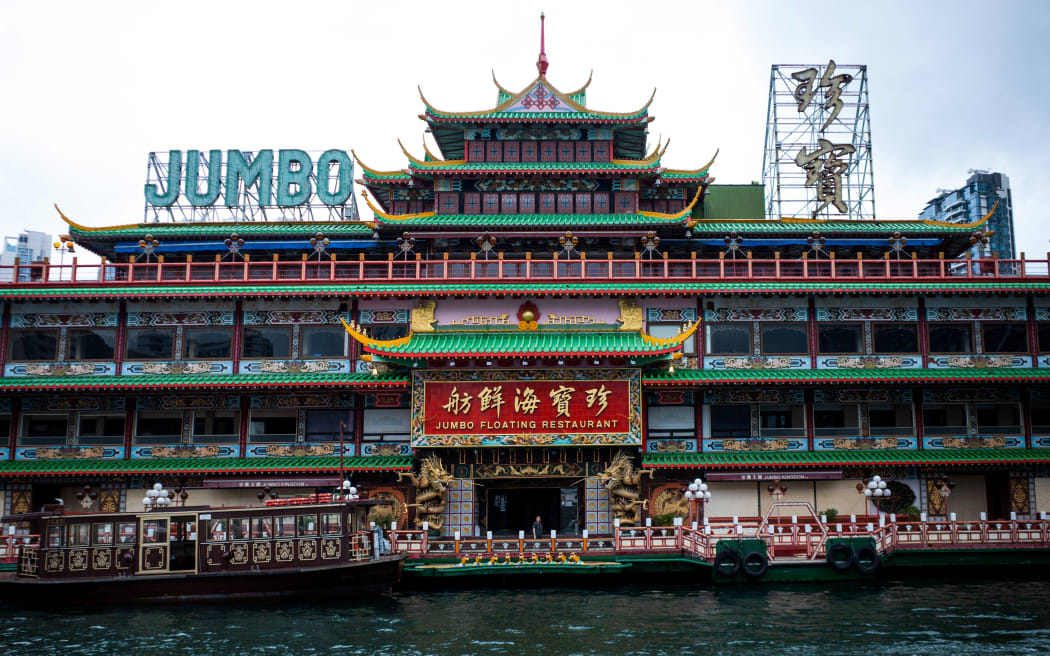 Hong Kong: Iconic floating Jumbo restaurant sinks