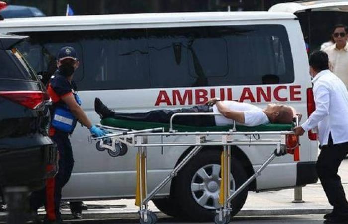 Philippine Defense Secretary faints at Independence Day ceremony