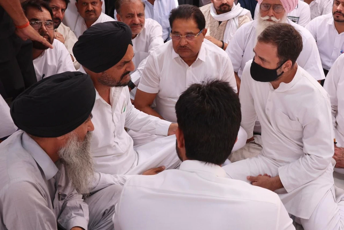 Rahul Gandhi meets Sidhu Moose Wala’s family in Punjab