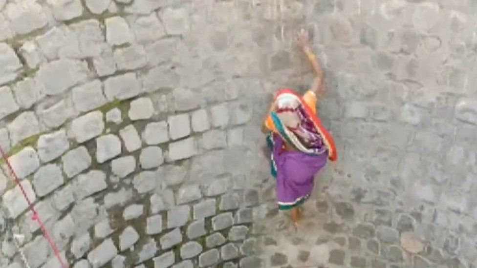 Madhya Pradesh: Viral video shows Indians risking life for water