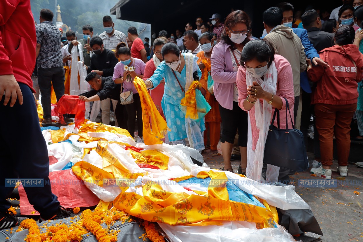 In Pics: Funeral of 7 members of the same family who died in the plane crash