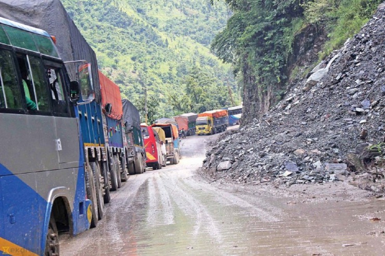 Narayangarh-Muglin road reopened following the removal of a landslide