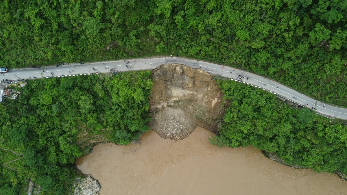 No heavy vehicles on Aanbu Khaireni-Muglin section