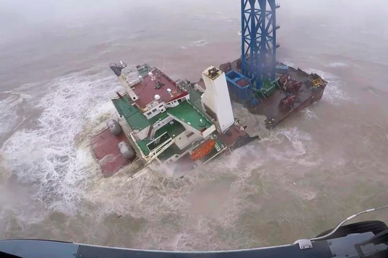 3 rescued, 27 missing after floating crane sinks in south China