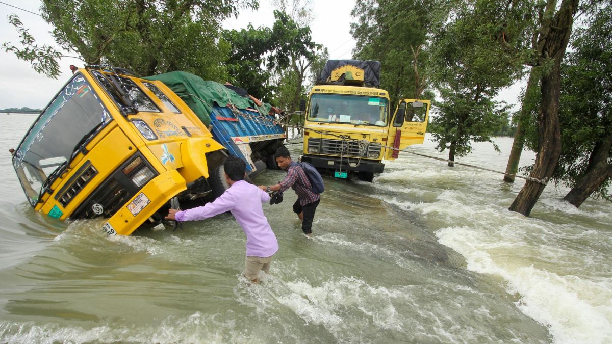 Over 100 dead as flood continues in Bangladesh