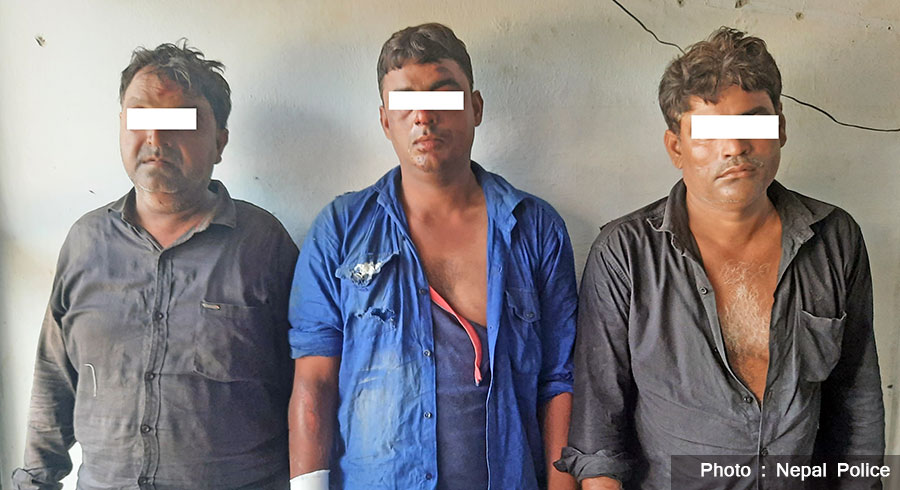 Three Indians detained with weapons from Rupandehi