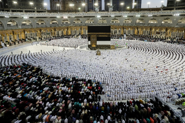 Muslim pilgrims stream out of Mecca for hajj high point