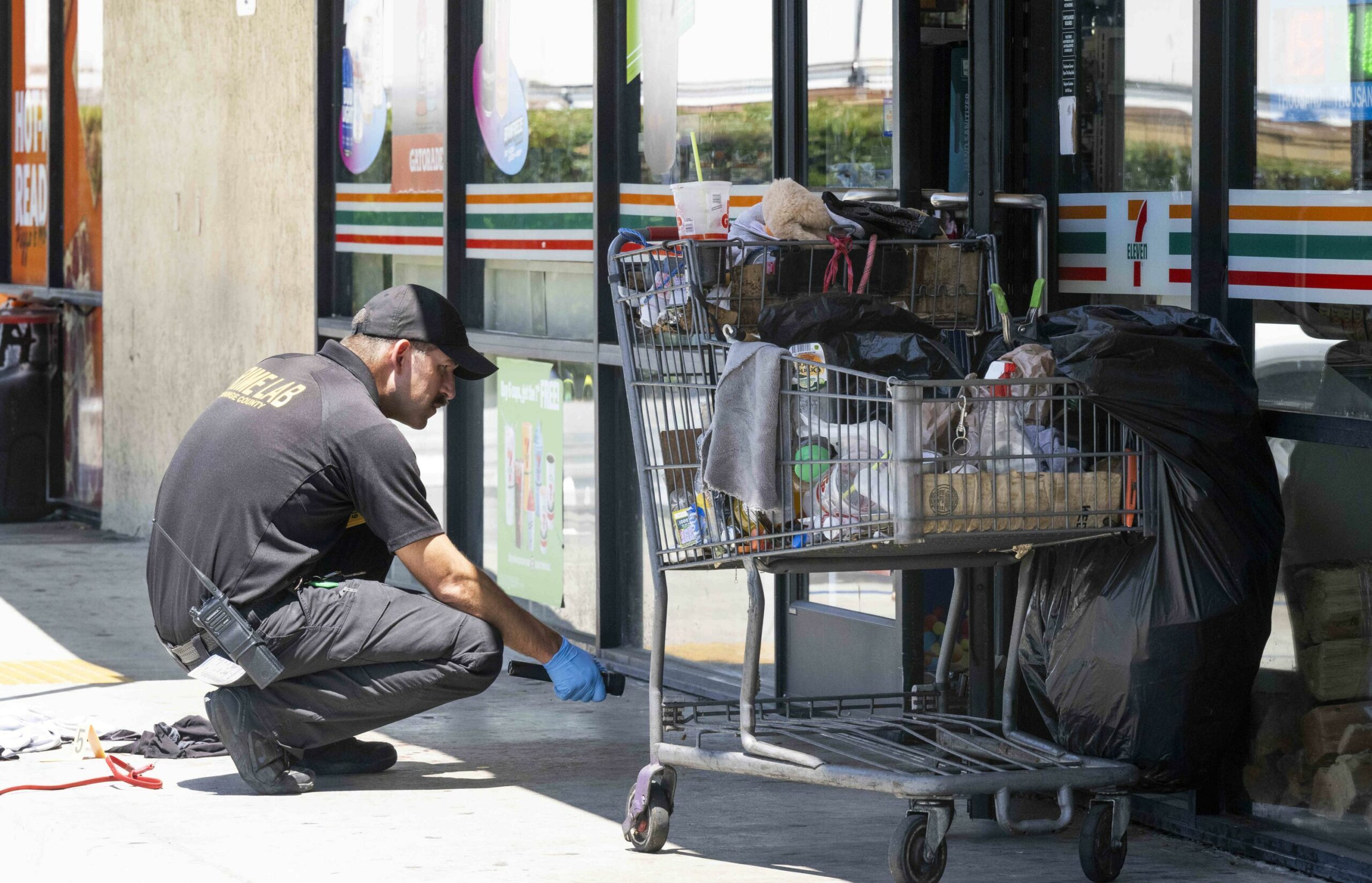 2 killed, 3 injured in shootings at 4 U.S. California 7-Eleven stores