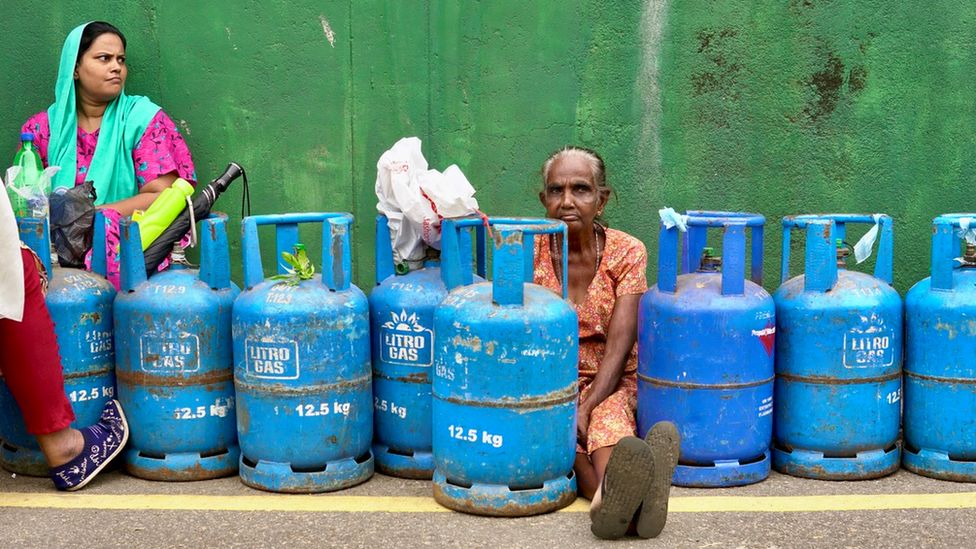 Sri Lanka: First fuel in days trickles through to residents